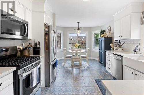 109 Crosswinds, Kingsville, ON - Indoor Photo Showing Kitchen With Upgraded Kitchen