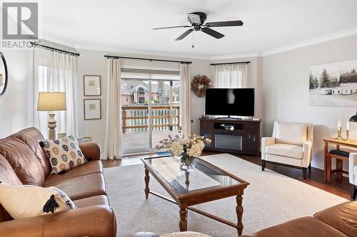 109 Crosswinds, Kingsville, ON - Indoor Photo Showing Living Room