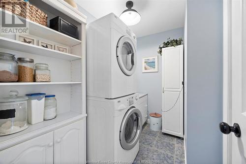 109 Crosswinds, Kingsville, ON - Indoor Photo Showing Laundry Room