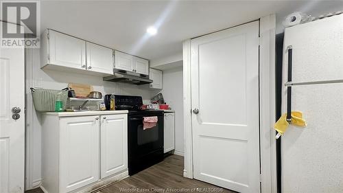 1132 Windsor Avenue, Windsor, ON - Indoor Photo Showing Kitchen