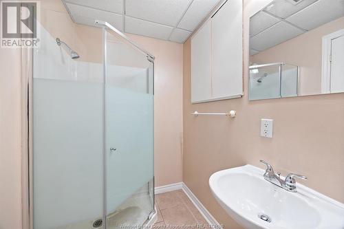 2739 Alexis, Windsor, ON - Indoor Photo Showing Bathroom