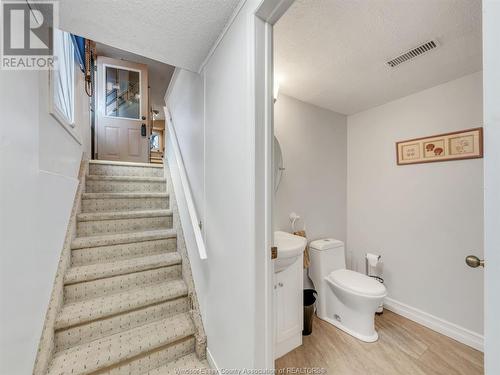 9645 Midfield, Windsor, ON - Indoor Photo Showing Bathroom