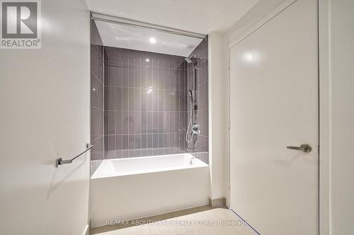 5411 - 3883 Quartz Road, Mississauga, ON - Indoor Photo Showing Bathroom