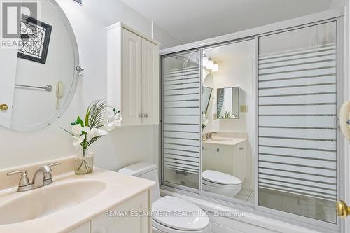 805 - 5080 Pinedale Avenue, Burlington, ON - Indoor Photo Showing Bathroom