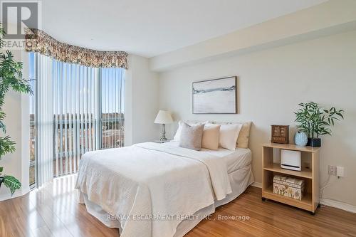 805 - 5080 Pinedale Avenue, Burlington, ON - Indoor Photo Showing Bedroom