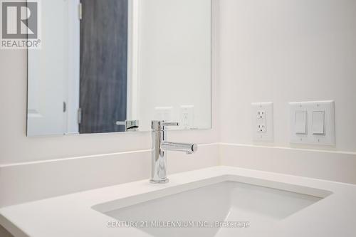 508E - 20 Gatineau Drive, Vaughan, ON -  Photo Showing Bathroom