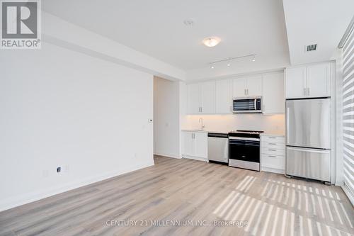 508E - 20 Gatineau Drive, Vaughan, ON - Indoor Photo Showing Kitchen