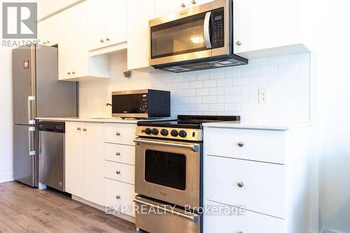 101 - 110 Ferugus Avenue, Kitchener, ON - Indoor Photo Showing Kitchen