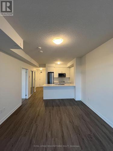 403 - 600 North Service Road, Hamilton, ON - Indoor Photo Showing Kitchen