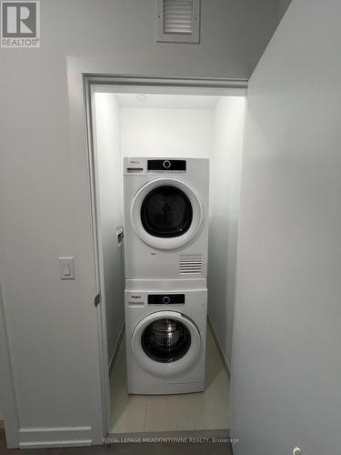 403 - 600 North Service Road, Hamilton, ON - Indoor Photo Showing Laundry Room