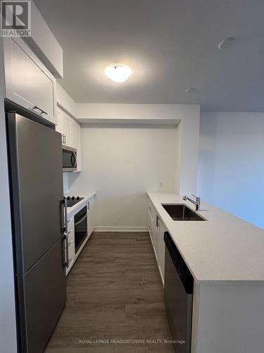 403 - 600 North Service Road, Hamilton, ON - Indoor Photo Showing Kitchen With Stainless Steel Kitchen