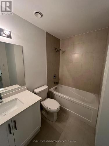 403 - 600 North Service Road, Hamilton, ON - Indoor Photo Showing Bathroom