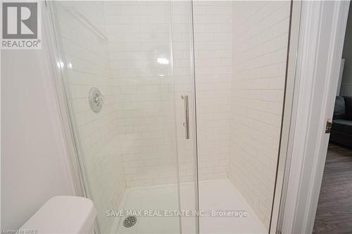 710 Adelaide Street N, London, ON - Indoor Photo Showing Bathroom