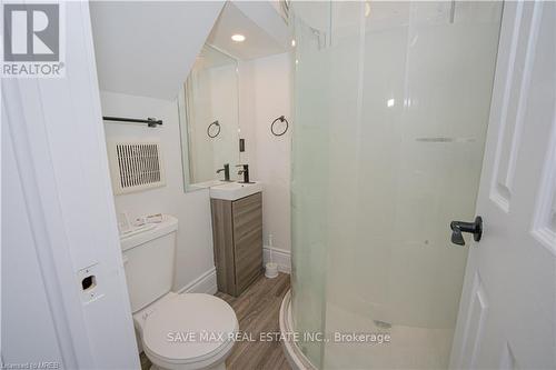 710 Adelaide Street N, London, ON - Indoor Photo Showing Bathroom