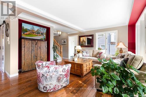 125 Pioneer Lane, Blue Mountains, ON - Indoor Photo Showing Living Room