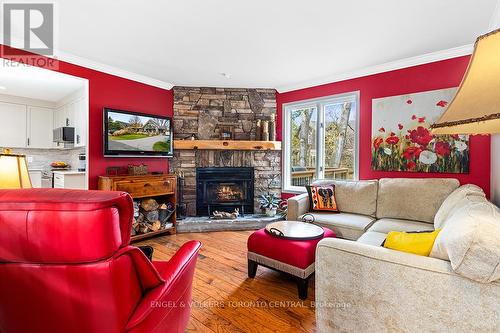 125 Pioneer Lane, Blue Mountains, ON - Indoor Photo Showing Living Room With Fireplace