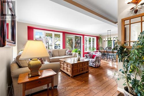 125 Pioneer Lane, Blue Mountains, ON - Indoor Photo Showing Living Room