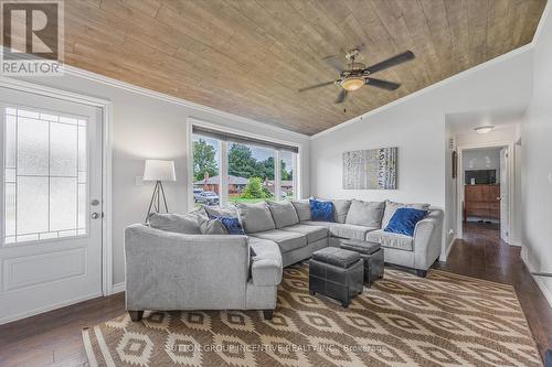 173 Main Street E, Grey Highlands, ON - Indoor Photo Showing Living Room