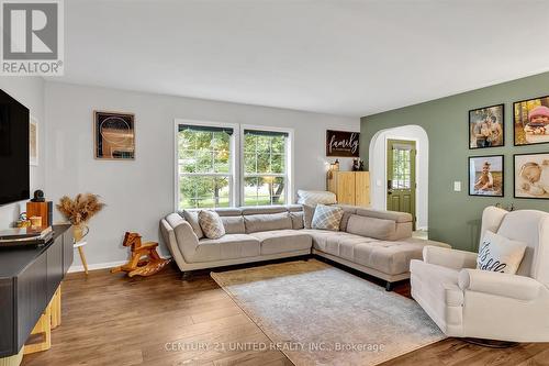 4565 Highway 7, Asphodel-Norwood, ON - Indoor Photo Showing Living Room