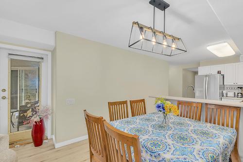 107-980 Dilworth Drive, Kelowna, BC - Indoor Photo Showing Dining Room