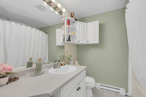 107-980 Dilworth Drive, Kelowna, BC - Indoor Photo Showing Bathroom