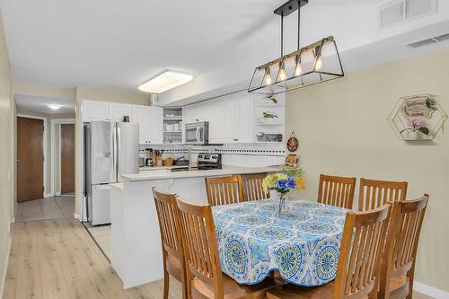 107-980 Dilworth Drive, Kelowna, BC - Indoor Photo Showing Dining Room