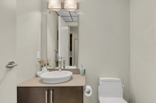 111-1495 Graham Street, Kelowna, BC - Indoor Photo Showing Bathroom