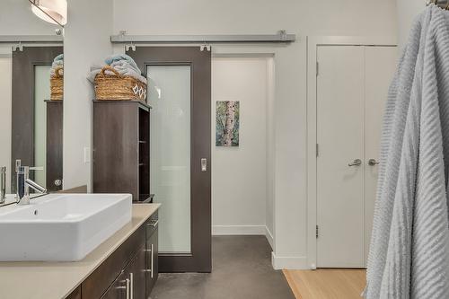 111-1495 Graham Street, Kelowna, BC - Indoor Photo Showing Bathroom