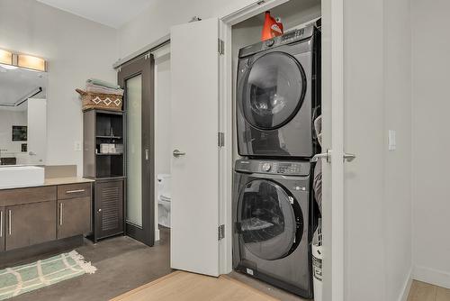 111-1495 Graham Street, Kelowna, BC - Indoor Photo Showing Laundry Room