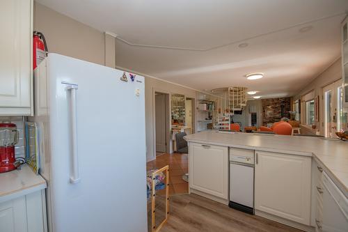 9623 Whitepoint Road, Vernon, BC - Indoor Photo Showing Kitchen