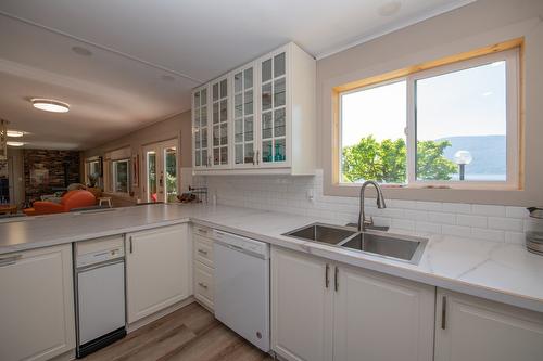 9623 Whitepoint Road, Vernon, BC - Indoor Photo Showing Kitchen With Double Sink