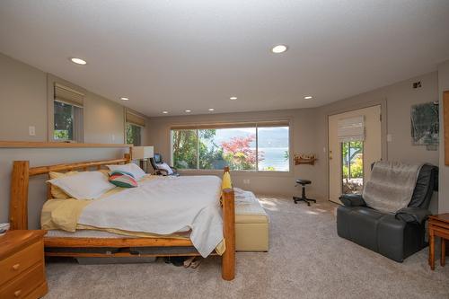 9623 Whitepoint Road, Vernon, BC - Indoor Photo Showing Bedroom