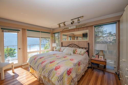 9623 Whitepoint Road, Vernon, BC - Indoor Photo Showing Bedroom