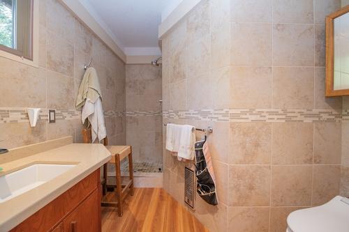 9623 Whitepoint Road, Vernon, BC - Indoor Photo Showing Bathroom