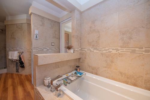 9623 Whitepoint Road, Vernon, BC - Indoor Photo Showing Bathroom