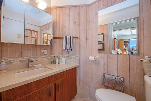 9623 Whitepoint Road, Vernon, BC - Indoor Photo Showing Bathroom