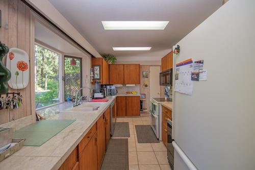 9623 Whitepoint Road, Vernon, BC - Indoor Photo Showing Kitchen