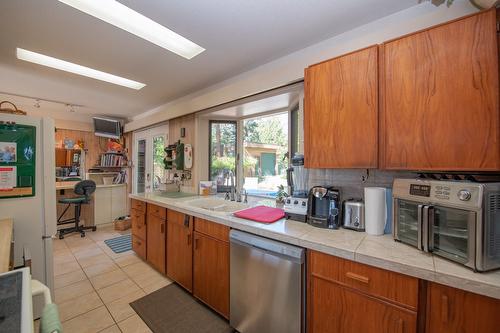 9623 Whitepoint Road, Vernon, BC - Indoor Photo Showing Kitchen