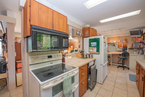 9623 Whitepoint Road, Vernon, BC - Indoor Photo Showing Kitchen