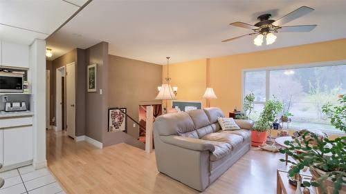 4099 Miller Road, Kelowna, BC - Indoor Photo Showing Living Room