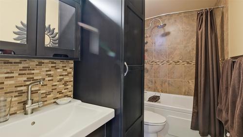 4099 Miller Road, Kelowna, BC - Indoor Photo Showing Bathroom