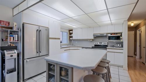 4099 Miller Road, Kelowna, BC - Indoor Photo Showing Kitchen