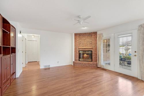 187-1201 Cameron Avenue, Kelowna, BC - Indoor Photo Showing Living Room With Fireplace