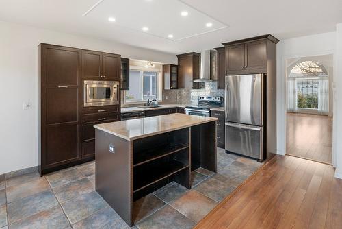 187-1201 Cameron Avenue, Kelowna, BC - Indoor Photo Showing Kitchen