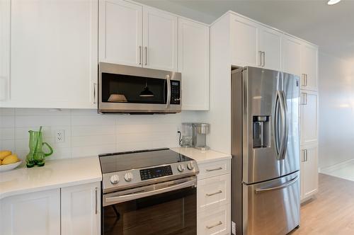 2142 Ensign Quay, West Kelowna, BC - Indoor Photo Showing Kitchen With Upgraded Kitchen