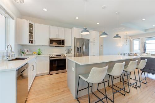 2142 Ensign Quay, West Kelowna, BC - Indoor Photo Showing Kitchen With Upgraded Kitchen