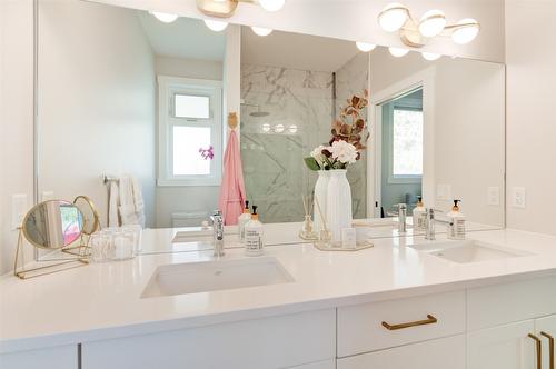 2142 Ensign Quay, West Kelowna, BC - Indoor Photo Showing Bathroom