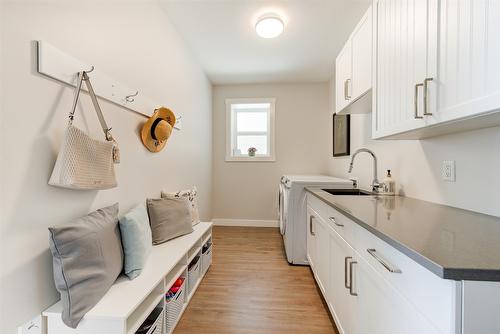 2142 Ensign Quay, West Kelowna, BC - Indoor Photo Showing Kitchen