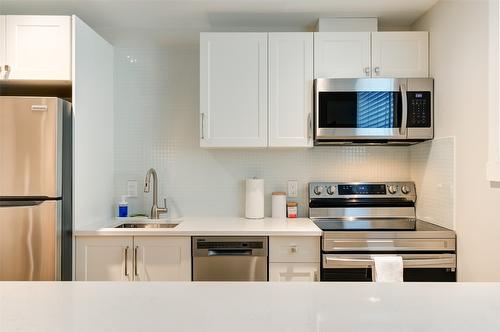 2142 Ensign Quay, West Kelowna, BC - Indoor Photo Showing Kitchen With Upgraded Kitchen