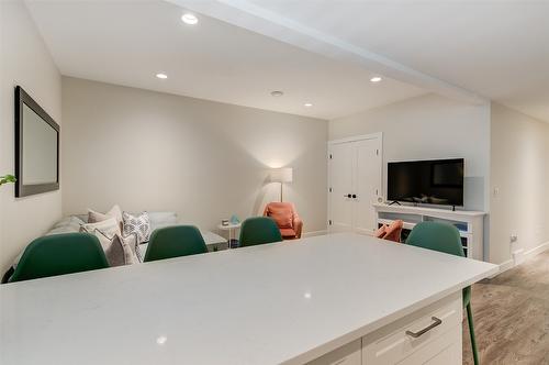 2142 Ensign Quay, West Kelowna, BC - Indoor Photo Showing Bedroom